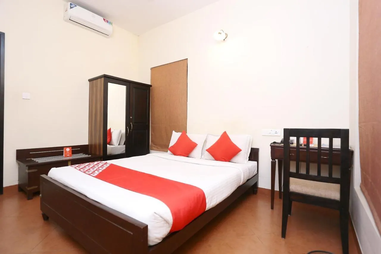 Oyo 8268 Gokul Ottupura 호텔 Kochi 3*,