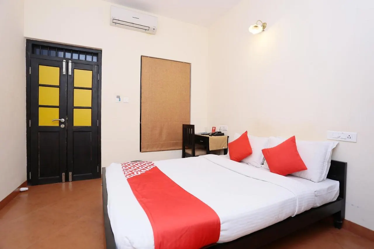 Oyo 8268 Gokul Ottupura Hotel Kochi 3*,  India