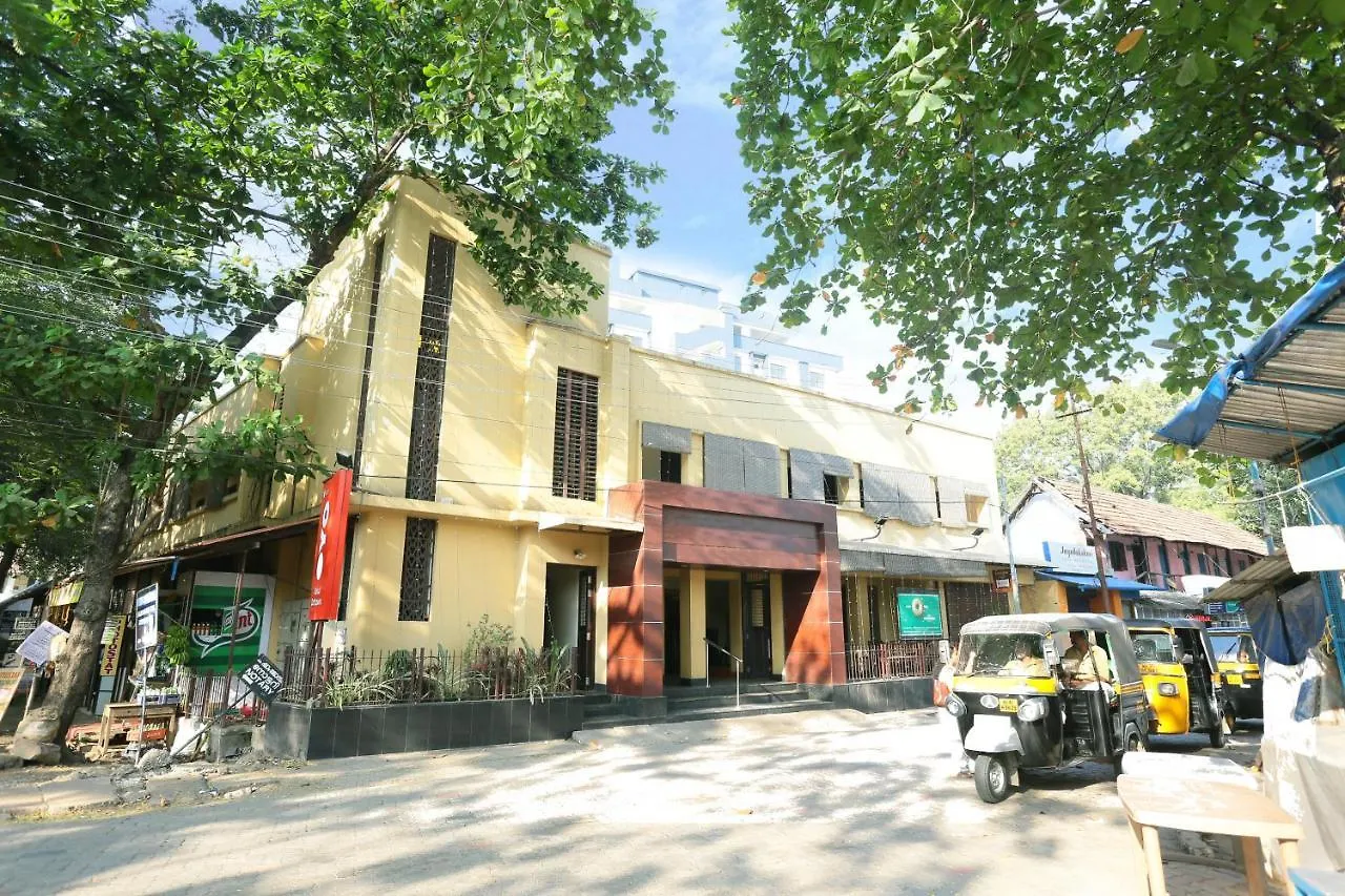 Oyo 8268 Gokul Ottupura Hotel Kochi