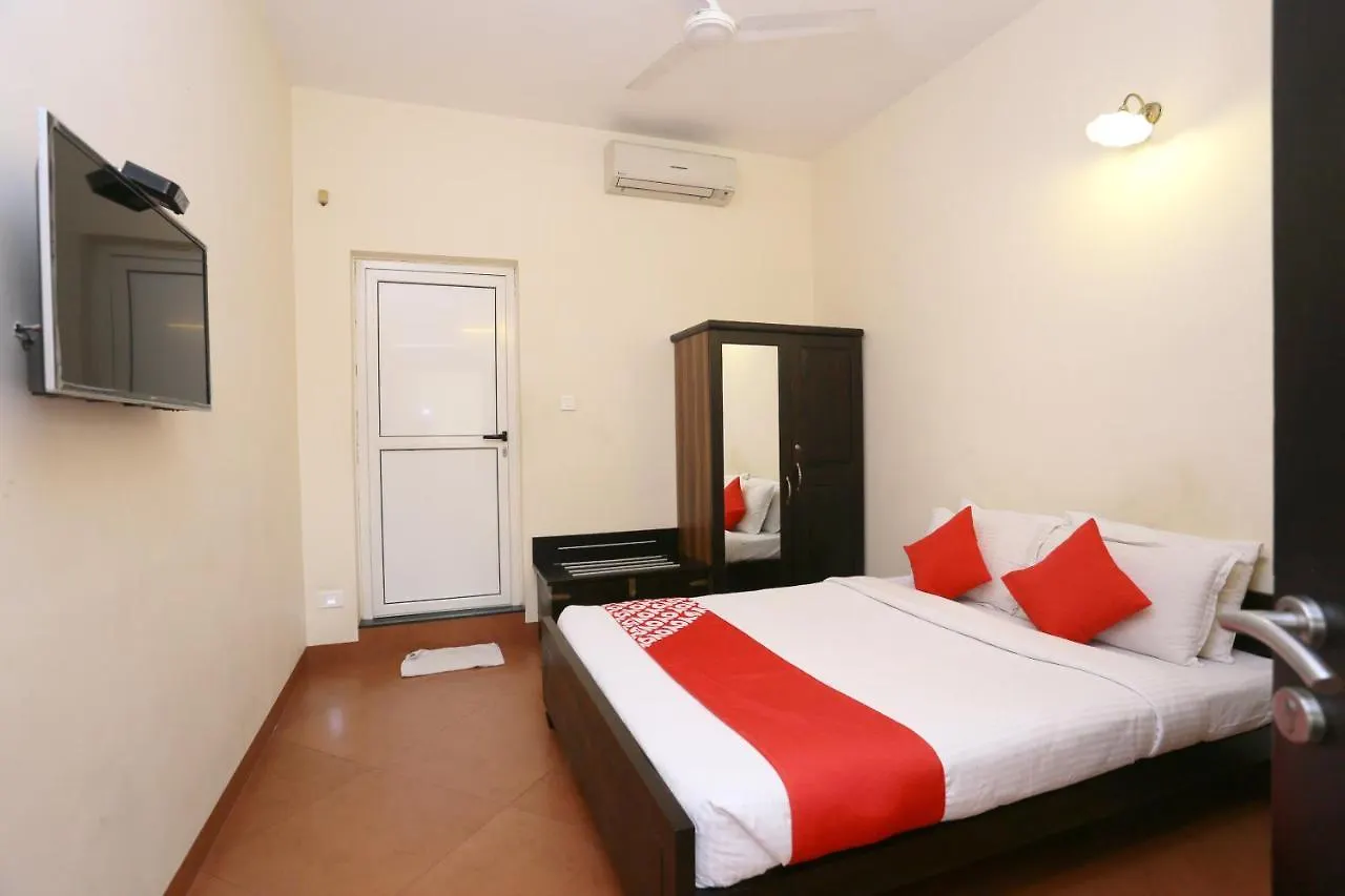 Oyo 8268 Gokul Ottupura Hotel Kochi 3*,