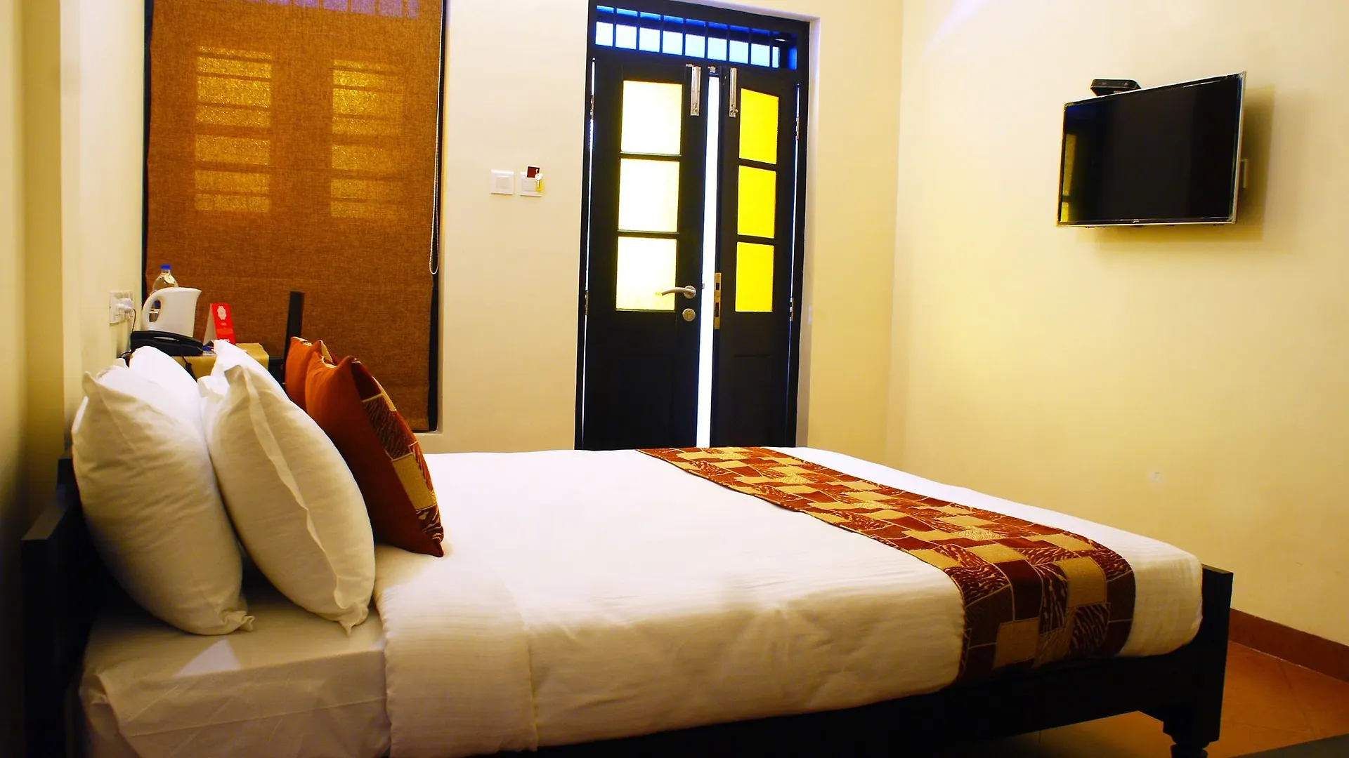 ***  Oyo 8268 Gokul Ottupura Hotel Kochi India