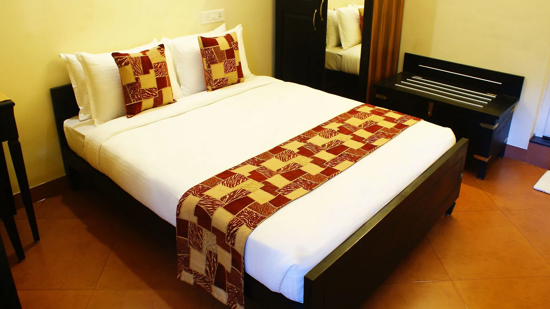Oyo 8268 Gokul Ottupura Hotel Kochi